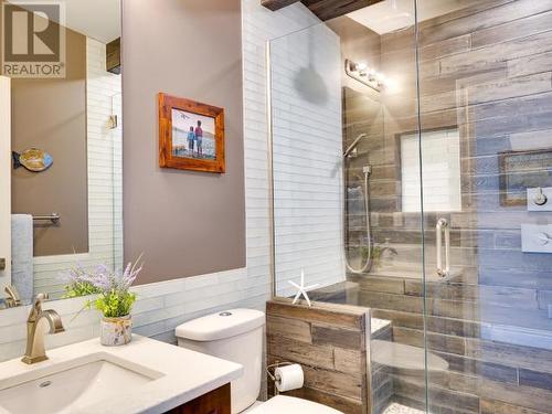 115-8430 Springbrook Road, Powell River, BC - Indoor Photo Showing Bathroom