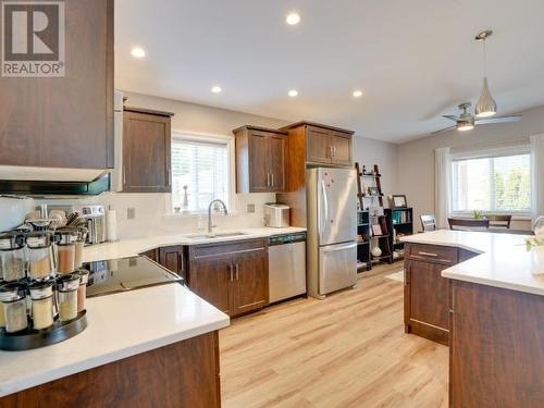 115-8430 Springbrook Road, Powell River, BC - Indoor Photo Showing Kitchen With Stainless Steel Kitchen With Upgraded Kitchen