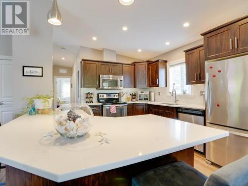 115-8430 Springbrook Road, Powell River, BC - Indoor Photo Showing Kitchen With Stainless Steel Kitchen With Double Sink With Upgraded Kitchen