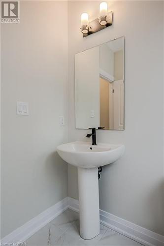 271 Grey Silo Road Unit# 60, Waterloo, ON - Indoor Photo Showing Bathroom