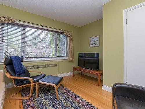 2345 Queenswood Dr, Saanich, BC - Indoor