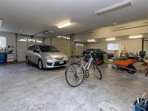 2345 Queenswood Dr, Saanich, BC - Indoor Photo Showing Garage