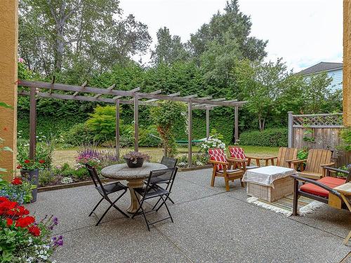 2345 Queenswood Dr, Saanich, BC - Outdoor With Exterior