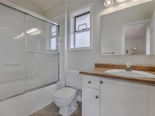 5678 Carrington Rd, Nanaimo, BC - Indoor Photo Showing Bathroom