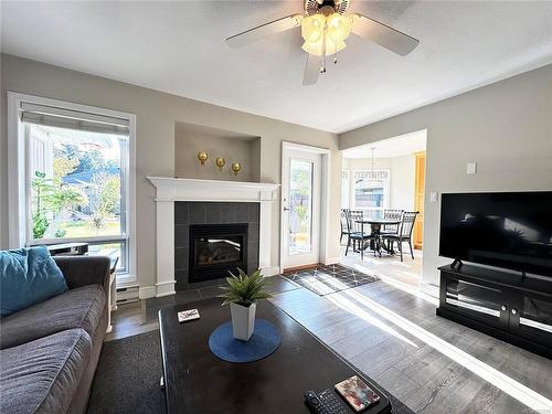 819 Patrick Dr, Parksville, BC - Indoor Photo Showing Living Room With Fireplace