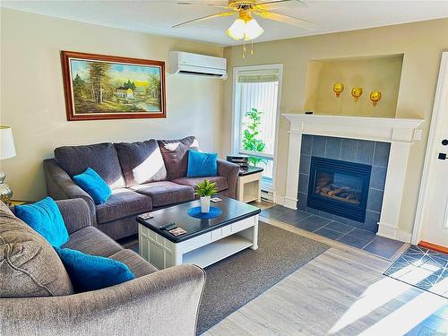 819 Patrick Dr, Parksville, BC - Indoor Photo Showing Living Room With Fireplace