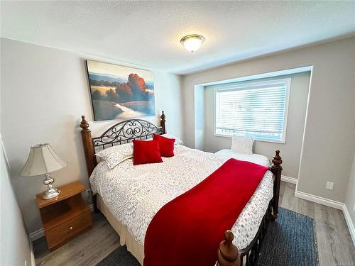 819 Patrick Dr, Parksville, BC - Indoor Photo Showing Bedroom