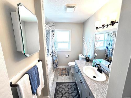 819 Patrick Dr, Parksville, BC - Indoor Photo Showing Bathroom