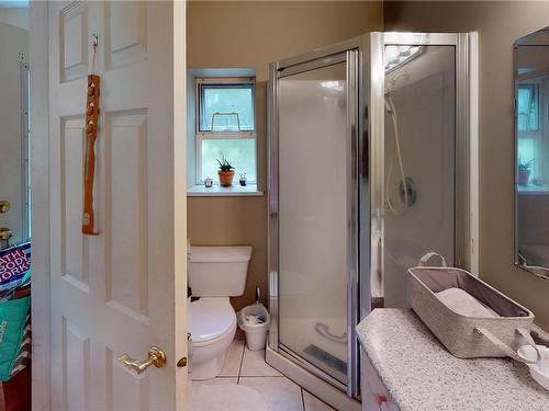 121 Whims Rd, Salt Spring, BC - Indoor Photo Showing Bathroom