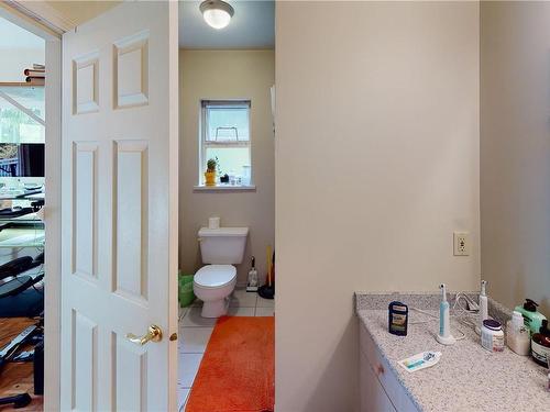 121 Whims Rd, Salt Spring, BC - Indoor Photo Showing Bathroom