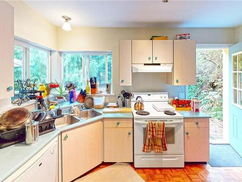 121 Whims Rd, Salt Spring, BC - Indoor Photo Showing Kitchen