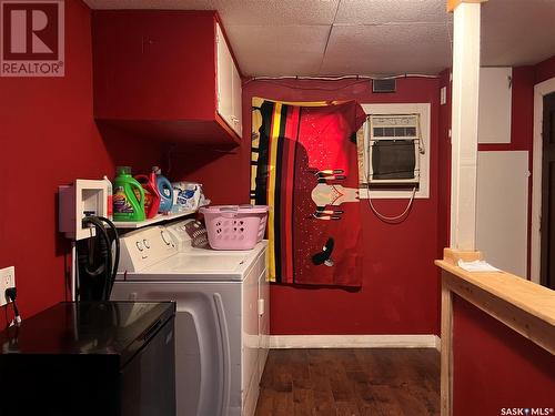 207 4Th Street W, Wynyard, SK - Indoor Photo Showing Laundry Room