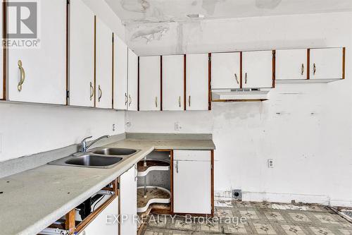 559 Reid Street, Peterborough, ON - Indoor Photo Showing Kitchen With Double Sink