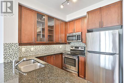 910 - 151 Upper Duke Crescent, Markham, ON - Indoor Photo Showing Kitchen With Double Sink