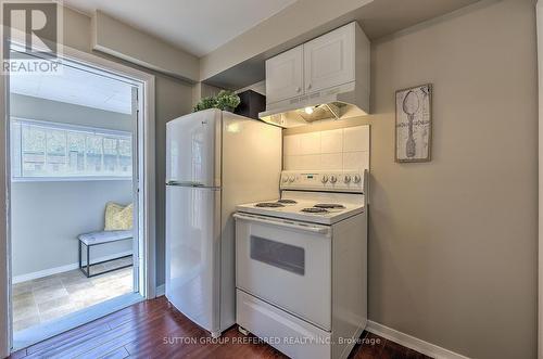 B - 1273 Norman Avenue, London, ON - Indoor Photo Showing Kitchen