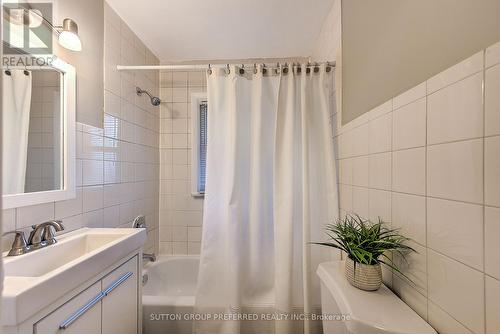 B - 1273 Norman Avenue, London, ON - Indoor Photo Showing Bathroom