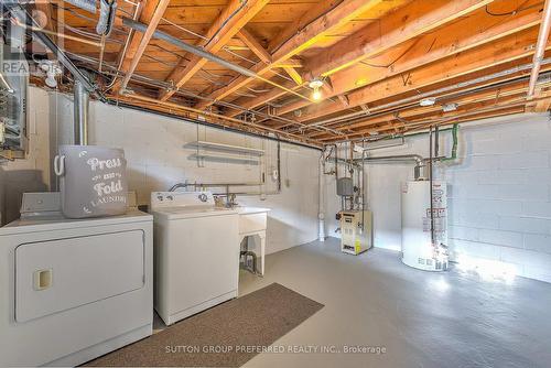 B - 1273 Norman Avenue, London, ON - Indoor Photo Showing Laundry Room