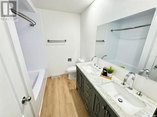 177 Procter Place, Regina, SK - Indoor Photo Showing Bathroom