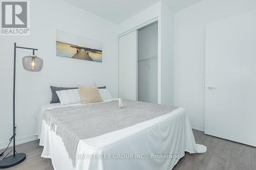 701 - 950 Portage Parkway, Vaughan, ON - Indoor Photo Showing Bedroom