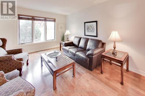 89 Chieftain Crescent, Barrie, ON - Indoor Photo Showing Living Room