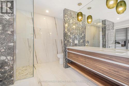 17 Gwynne Avenue W, Ottawa, ON - Indoor Photo Showing Bathroom