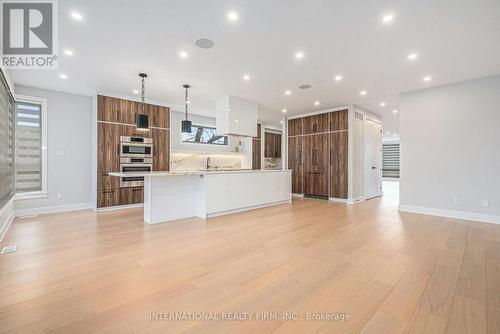 17 Gwynne Avenue W, Ottawa, ON - Indoor Photo Showing Kitchen With Upgraded Kitchen