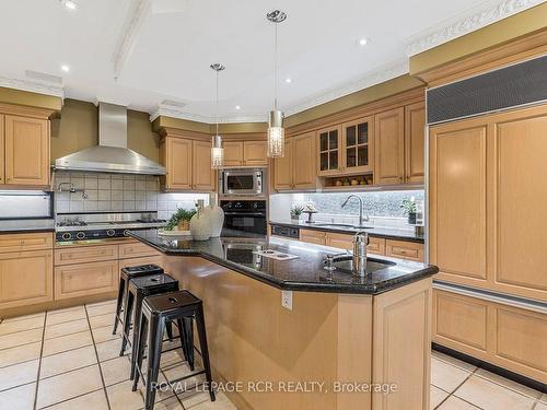34 Garden Ave, Richmond Hill, ON - Indoor Photo Showing Kitchen With Upgraded Kitchen