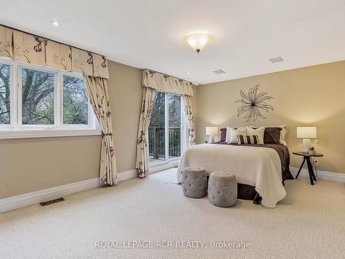 34 Garden Ave, Richmond Hill, ON - Indoor Photo Showing Bedroom