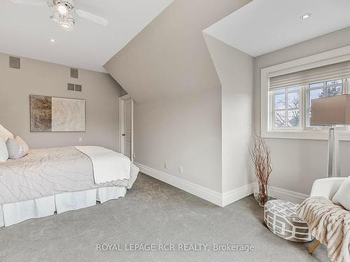 34 Garden Ave, Richmond Hill, ON - Indoor Photo Showing Bedroom