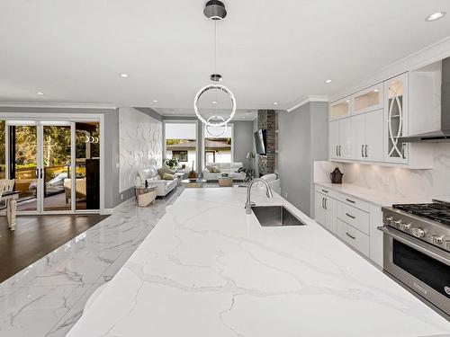 48 Hampton Rd, Saanich, BC - Indoor Photo Showing Kitchen With Upgraded Kitchen