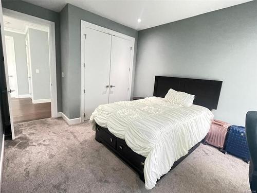 48 Hampton Rd, Saanich, BC - Indoor Photo Showing Bedroom