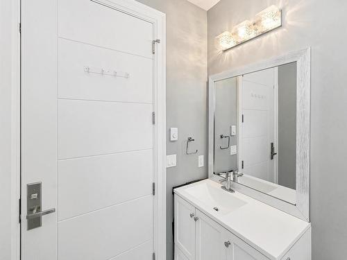 48 Hampton Rd, Saanich, BC - Indoor Photo Showing Bathroom