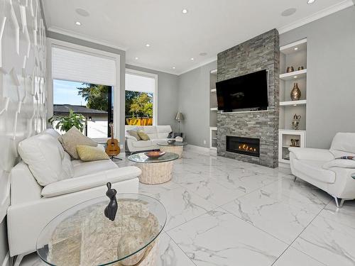 48 Hampton Rd, Saanich, BC - Indoor Photo Showing Living Room With Fireplace
