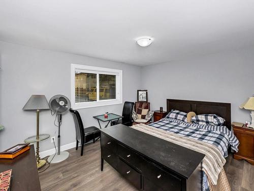 48 Hampton Rd, Saanich, BC - Indoor Photo Showing Bedroom
