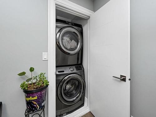 48 Hampton Rd, Saanich, BC - Indoor Photo Showing Laundry Room