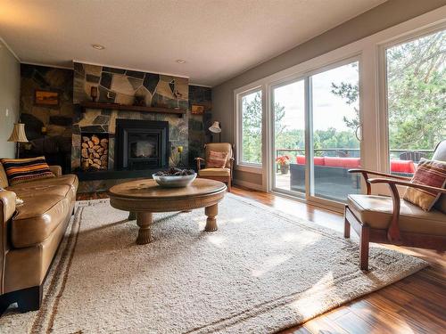 881 Hilly Lake Road, Kenora, ON - Indoor Photo Showing Living Room With Fireplace