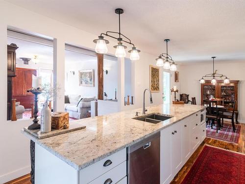 881 Hilly Lake Road, Kenora, ON - Indoor Photo Showing Kitchen With Double Sink