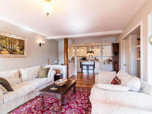 881 Hilly Lake Road, Kenora, ON - Indoor Photo Showing Living Room