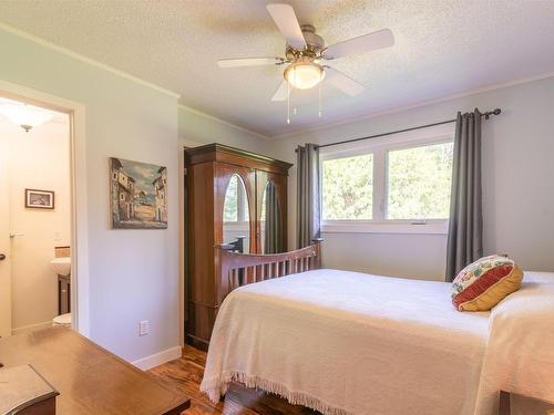 881 Hilly Lake Road, Kenora, ON - Indoor Photo Showing Bedroom