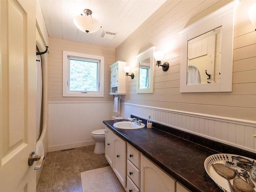 881 Hilly Lake Road, Kenora, ON - Indoor Photo Showing Bathroom