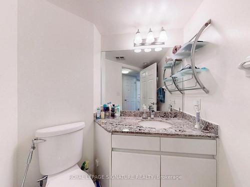 1415-7 Carlton St, Toronto, ON - Indoor Photo Showing Bathroom