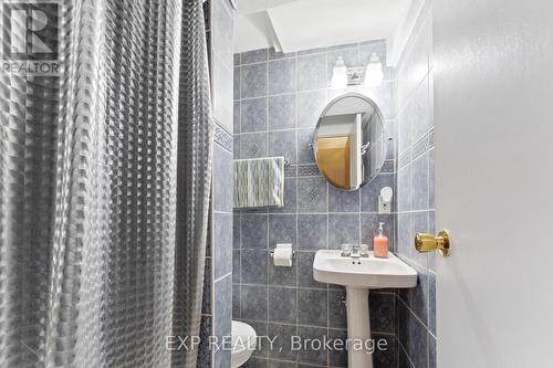 7242 Corrine Crescent, Mississauga, ON - Indoor Photo Showing Bathroom