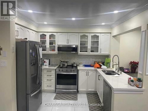 110 Gollins Drive, Milton, ON - Indoor Photo Showing Kitchen With Double Sink