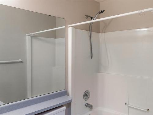 205-1632 Crescent View Dr, Nanaimo, BC - Indoor Photo Showing Bathroom