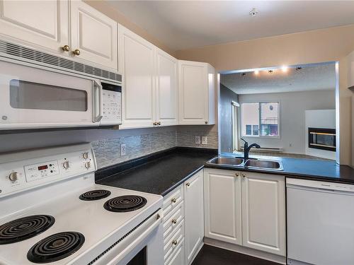 205-1632 Crescent View Dr, Nanaimo, BC - Indoor Photo Showing Kitchen With Double Sink