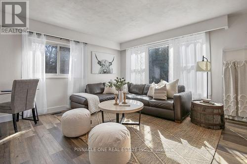 1071 Balsam Grove Road, Kawartha Lakes, ON - Indoor Photo Showing Living Room