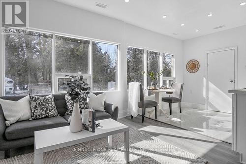 1071 Balsam Grove Road, Kawartha Lakes, ON - Indoor Photo Showing Living Room