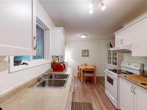1189 North Rd, Gabriola Island, BC - Indoor Photo Showing Kitchen With Double Sink