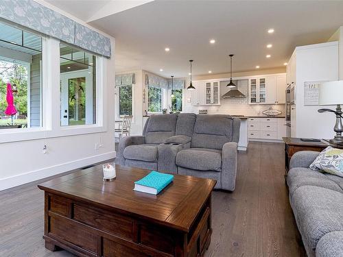 830 Clayton Rd, North Saanich, BC - Indoor Photo Showing Living Room