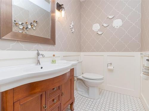 830 Clayton Rd, North Saanich, BC - Indoor Photo Showing Bathroom
